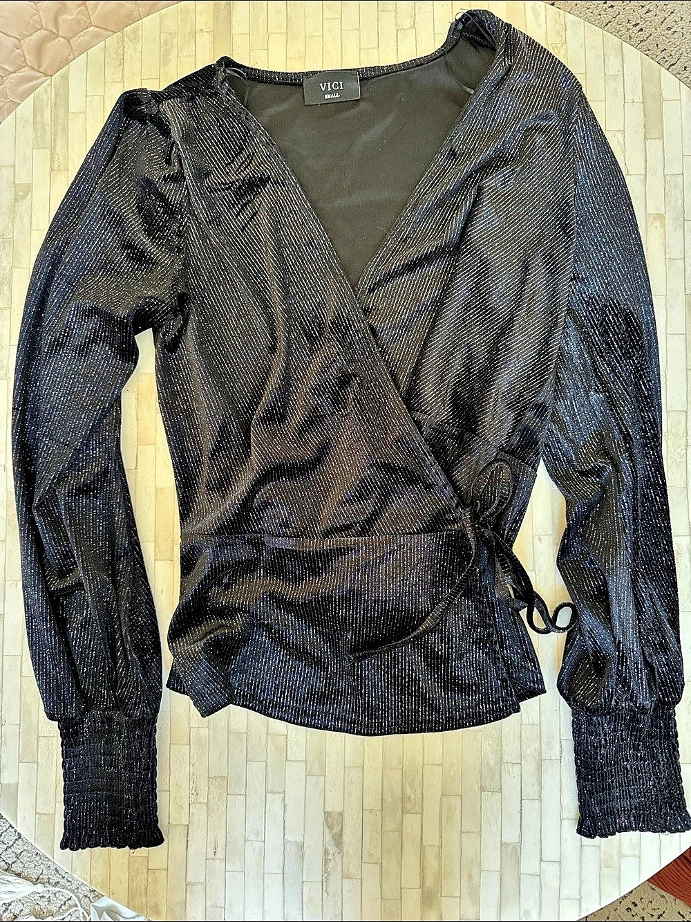 VICI Wrap Front Long Sleeve Top in Black Size Small Like New